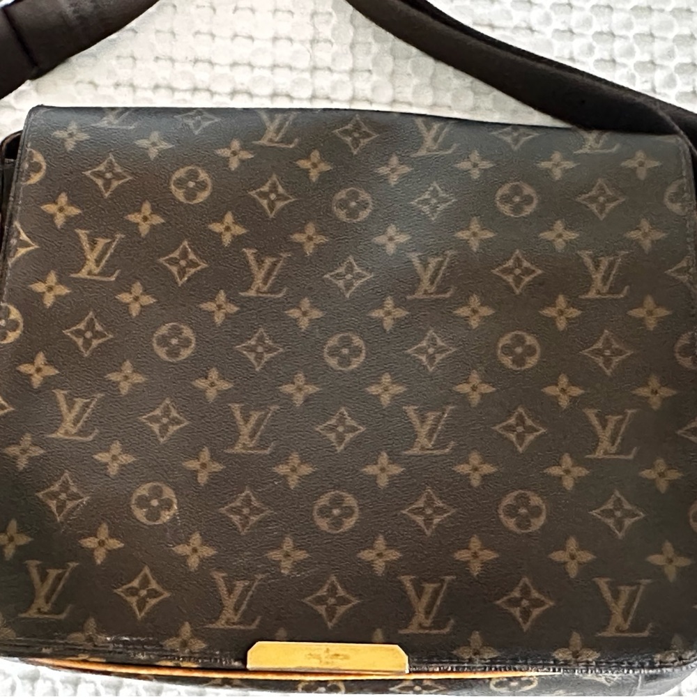 Louis Vuitton Messenger Bag